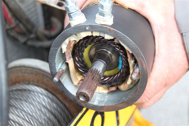 Husk at smøre akslen på din nye Bow motor 2